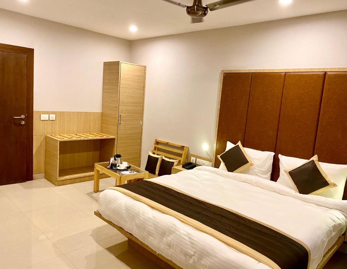 Hotel Manor Heights Udaipur Esterno foto